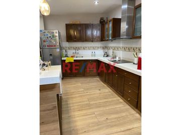 Departamento primer piso: ideal para pareja o persona sola

Ubicación Prol. José quiñones Gonzáles N 56 lote 2 . Condominio santa Isabel. Referencia