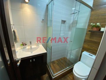 Departamento primer piso: ideal para pareja o persona sola

Ubicación Prol. José quiñones Gonzáles N 56 lote 2 . Condominio santa Isabel. Referencia