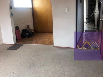 Casa con muy buenos espacios y calle cerrada con seguridad en Viveros de La Loma