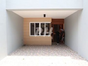 Modern Townhouse For Sale in Don Antonio near Commonwealth Avenue PH1004