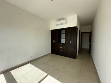 DEPARTAMENTO TORRE ATLÁNTIDA, Frente a plaza Galerías, 20min de puerto Progreso.