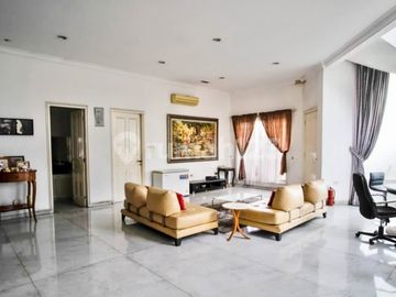Rumah Hook Cantik di Intercon, Jakarta Barat