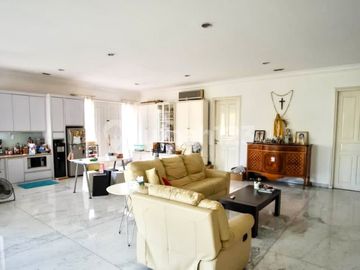 Rumah Hook Cantik di Intercon, Jakarta Barat