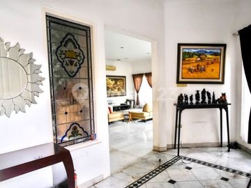 Rumah Hook Cantik di Intercon, Jakarta Barat