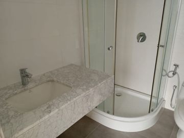Suite de venta en el Edificio Agora 21, sector Mall del Sol, 1 parqueo.