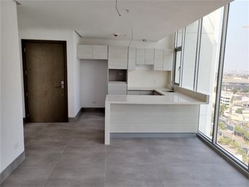 Suite de venta en el Edificio Agora 21, sector Mall del Sol, 1 parqueo.