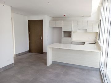 Suite de venta en el Edificio Agora 21, sector Mall del Sol, 1 parqueo.