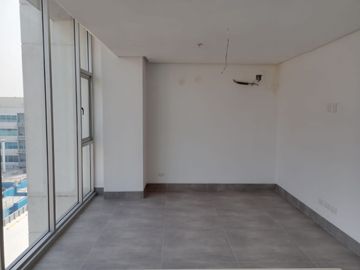 Suite de venta en el Edificio Agora 21, sector Mall del Sol, 1 parqueo.