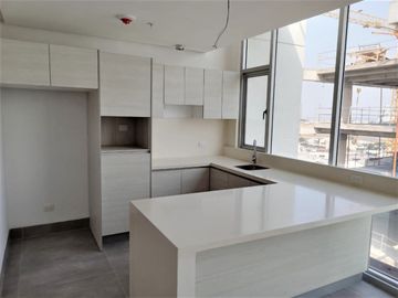 Suite de venta en el Edificio Agora 21, sector Mall del Sol, 1 parqueo.