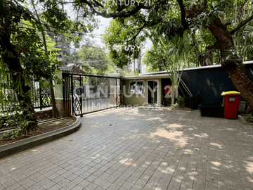 Rumah Asri Minimalis Dengan Halaman Luas Di Menteng
