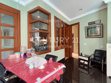 Rumah Asri Minimalis Dengan Halaman Luas Di Menteng