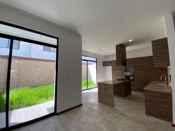 VENTA DE CASA NUEVA EN PARQUE COAHUILA