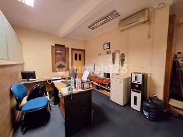 Kantor, Ngantong, Lokasi Dijalan Utama Lebak Bulus Raya, Jakarta Selatan