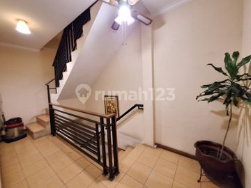 Kantor, Ngantong, Lokasi Dijalan Utama Lebak Bulus Raya, Jakarta Selatan