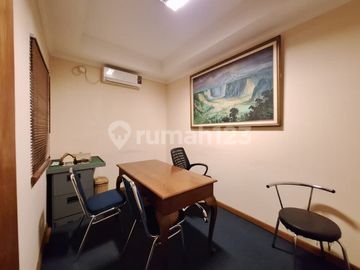 Kantor, Ngantong, Lokasi Dijalan Utama Lebak Bulus Raya, Jakarta Selatan