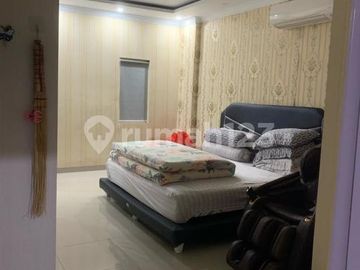 Ruko 4 Lantai Lokasi Strategis bisa Usaha dan Tempat Tinggal Mutiara Taman Palem