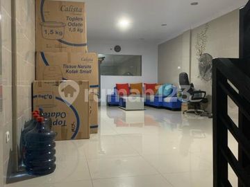 Ruko 4 Lantai Lokasi Strategis bisa Usaha dan Tempat Tinggal Mutiara Taman Palem