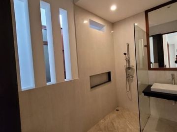 Rumah desain bagus & siap huni dg kolam renang di Maleo 6569LR 0811111----