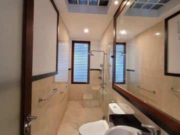 Rumah desain bagus & siap huni dg kolam renang di Maleo 6569LR 0811111----