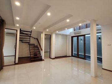 Rumah desain bagus & siap huni dg kolam renang di Maleo 6569LR 0811111----