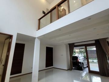 Rumah desain bagus & siap huni dg kolam renang di Maleo 6569LR 0811111----