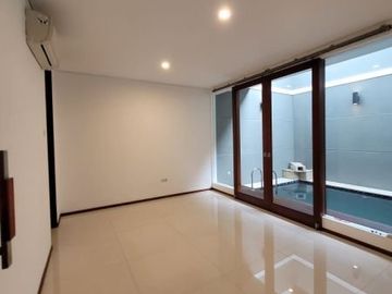 Rumah desain bagus & siap huni dg kolam renang di Maleo 6569LR 0811111----