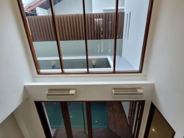 Rumah desain bagus & siap huni dg kolam renang di Maleo 6569LR 0811111----