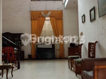 RUMAH MEWAH 2LT LOKASI STRATEGIS PINGGIR JALAN ASPAL SEI BAHOROK MEDAN BARU