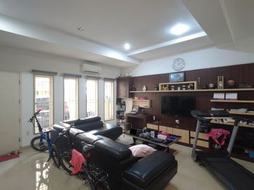 Villa Griya Riatur Indah Jalan Gladiol Medan
