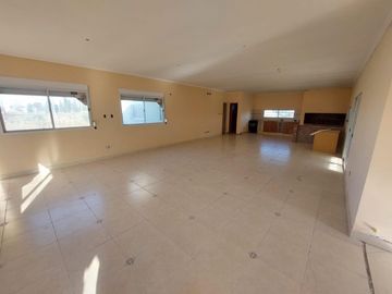 Casa-quinta sobre excelente lote de 40 x 120 mts de fondo