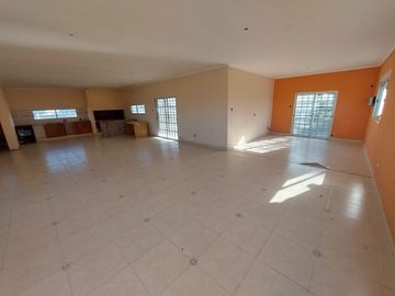 Casa-quinta sobre excelente lote de 40 x 120 mts de fondo