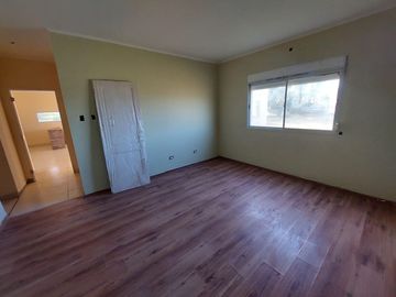 Casa-quinta sobre excelente lote de 40 x 120 mts de fondo