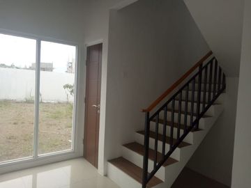 Rumah Exclusive Nyaman dan Asri di Jatinangor Bandung Akses ke 2 pintu tol Cileunyi dan Cisumdawu, Angsuran 8 Juta-an.