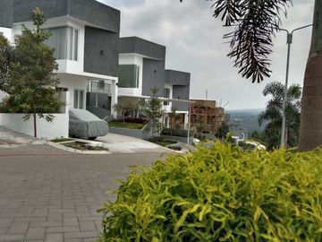 Rumah Exclusive Nyaman dan Asri di Jatinangor Bandung Akses ke 2 pintu tol Cileunyi dan Cisumdawu, Angsuran 8 Juta-an.