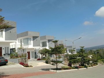 Rumah Exclusive Nyaman dan Asri di Jatinangor Bandung Akses ke 2 pintu tol Cileunyi dan Cisumdawu, Angsuran 8 Juta-an.