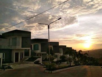 Rumah Exclusive Nyaman dan Asri di Jatinangor Bandung Akses ke 2 pintu tol Cileunyi dan Cisumdawu, Angsuran 8 Juta-an.