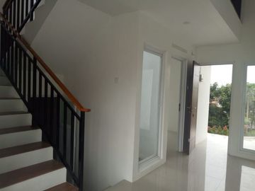 Rumah Exclusive Nyaman dan Asri di Jatinangor Bandung Akses ke 2 pintu tol Cileunyi dan Cisumdawu, Angsuran 8 Juta-an.