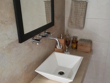 Impecable casa de categoría  reciclada a nuevo de 3 dormitorios en Olivos
