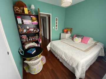 Impecable casa de categoría  reciclada a nuevo de 3 dormitorios en Olivos