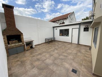 Impecable casa de categoría  reciclada a nuevo de 3 dormitorios en Olivos