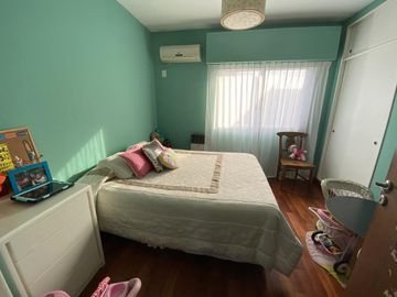 Impecable casa de categoría  reciclada a nuevo de 3 dormitorios en Olivos