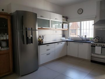 Impecable casa de categoría  reciclada a nuevo de 3 dormitorios en Olivos