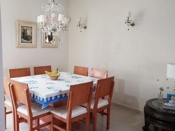Impecable casa de categoría  reciclada a nuevo de 3 dormitorios en Olivos