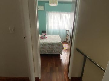 Impecable casa de categoría  reciclada a nuevo de 3 dormitorios en Olivos