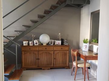 Impecable casa de categoría  reciclada a nuevo de 3 dormitorios en Olivos