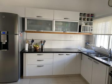 Impecable casa de categoría  reciclada a nuevo de 3 dormitorios en Olivos