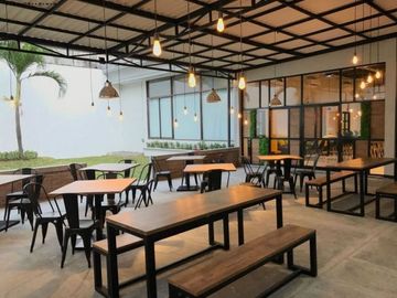Rumah Usaha di Jalan Kapuas Hadap Selatan, Strategis