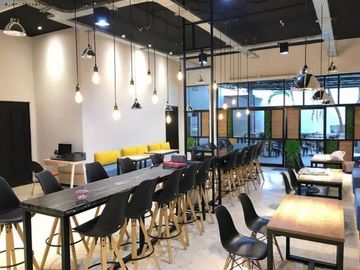 Rumah Usaha di Jalan Kapuas Hadap Selatan, Strategis