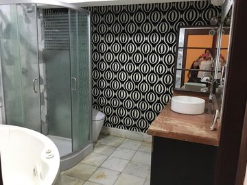 Venta Casa tipo Mansión Urbanización El Rio con Piscina y vista al Lago