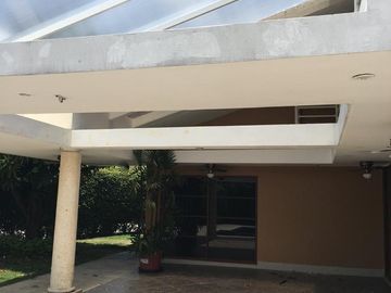 Venta Casa tipo Mansión Urbanización El Rio con Piscina y vista al Lago